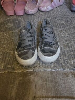 Blowfish Gray Camo Lace-Up Women's Sneakers